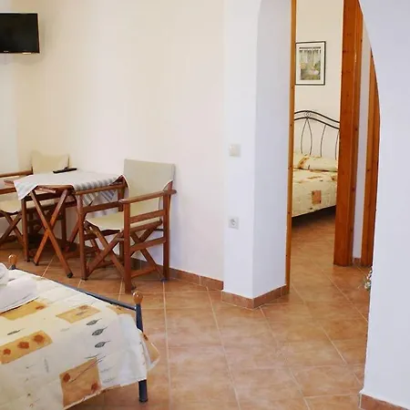 Ξενοδοχείο με διαμερίσματα ιωάννα 4*